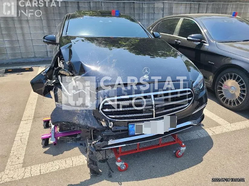 Photo 2 of 92: 2021 Mercedes-Benz E300 e 4Matic, VIN W1KZF5EB9MA959660 — Korean insurance auction