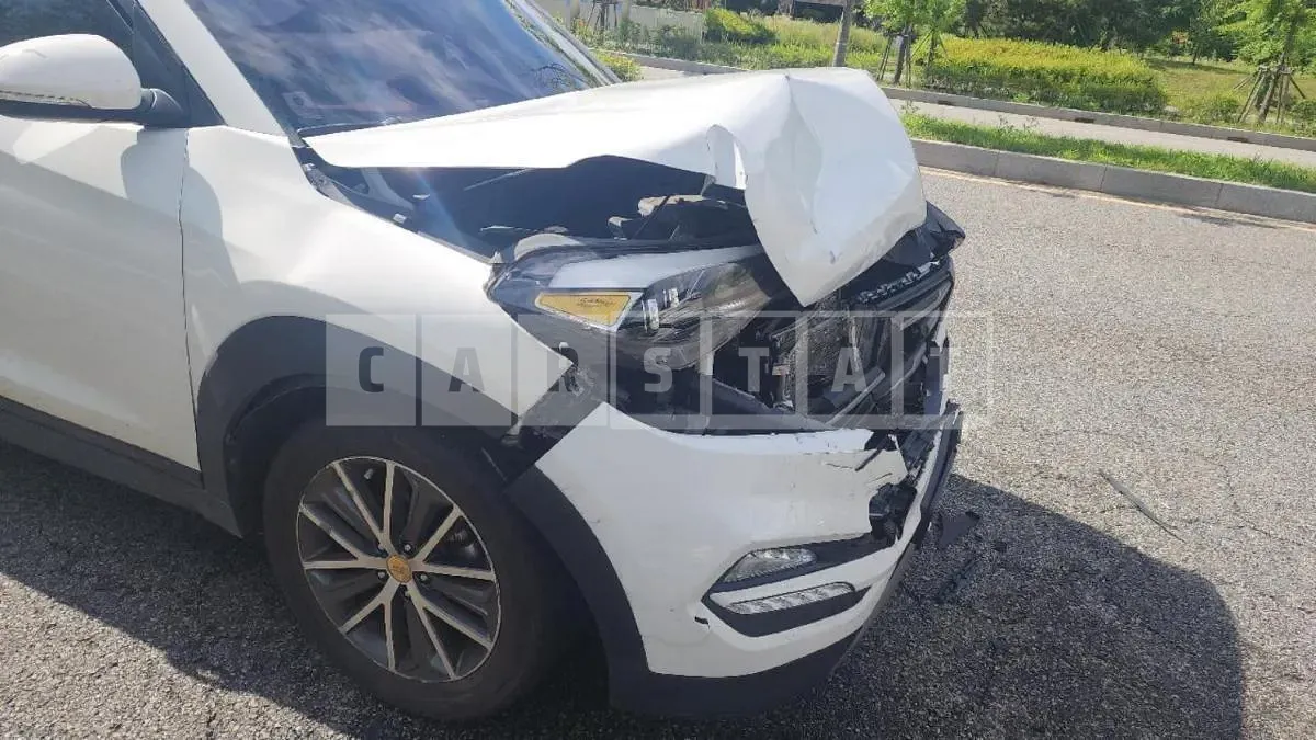 Photo 2 of 21: 2015 Hyundai Tucson — Korean insurance auction