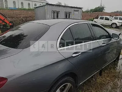 Photo 1 of 9: 2019 Mercedes-Benz E220d, VIN WDDZF0EB3KA491702 — Korean insurance auction