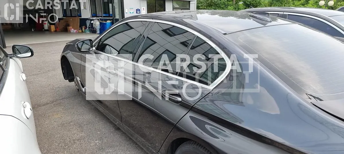 Photo 2 of 25: 2019 BMW 530i Luxury, VIN WBAJD310XKWW44059 — Korean insurance auction