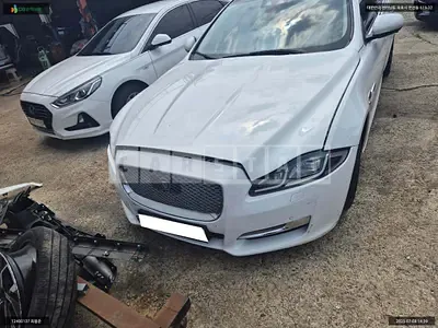 Photo 1 of 13: 2019 Jaguar XJ 3.0 d, VIN SAJAA22P7KNW19581 — Korean insurance auction