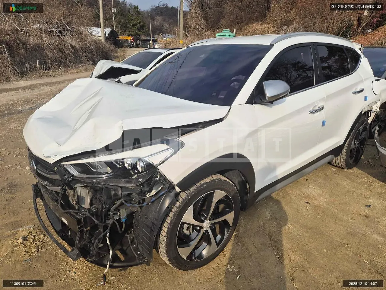 Photo 2 of 17: 2017 Hyundai Tucson, VIN KMHJ581ABJU501949 — Korean insurance auction