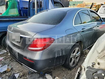 Photo 1 of 18: 2017 Mercedes-Benz E220 d 4Matic, VIN WDDZF0FB8HA272774 — Korean insurance auction
