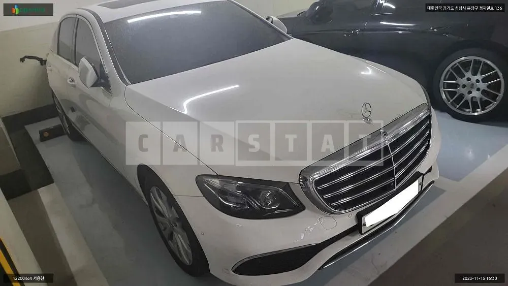 Photo 2 of 30: 2018 Mercedes-Benz E300, VIN WDDZF4JB7KA507204 — Korean insurance auction