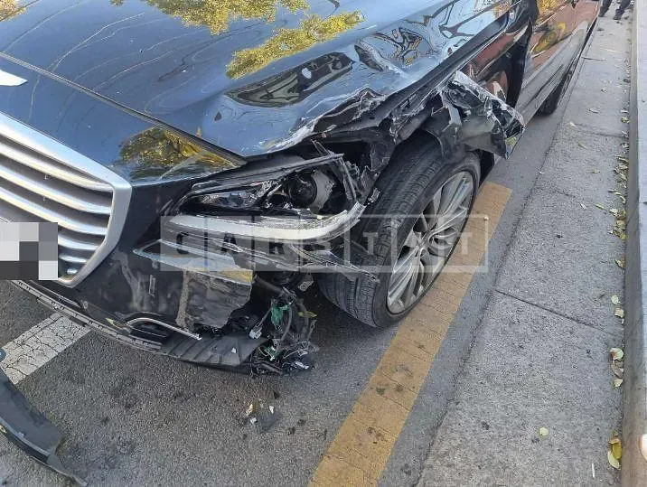 Photo 2 of 7: 2016 Genesis 3.3 — Korean insurance auction