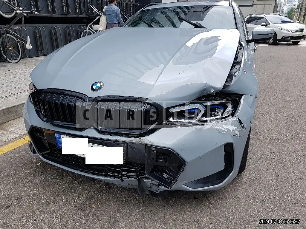 Photo 2 of 34: 2023 BMW 320i Touring — Korean insurance auction