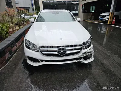 Photo 1 of 48: 2017 Mercedes-Benz E300 — Korean insurance auction