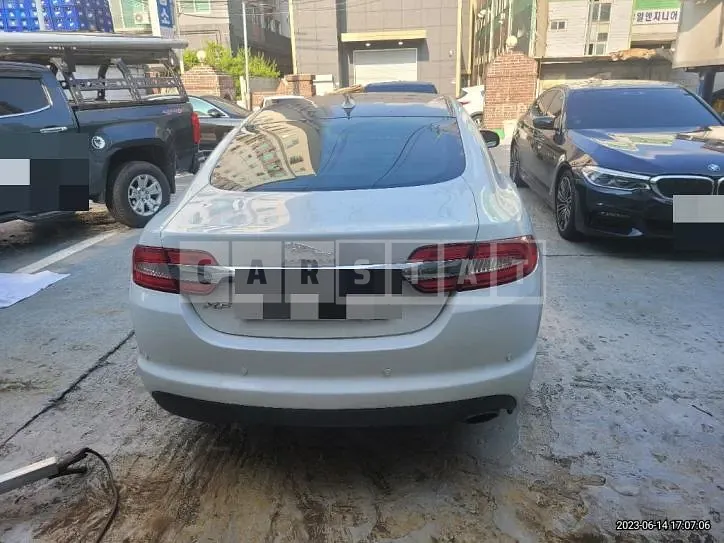 Photo 2 of 11: 2015 Jaguar XF 2.2 d Luxury, VIN SAJAA05J0FDU58594 — Korean insurance auction
