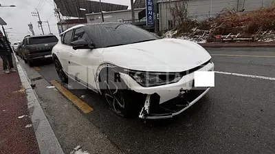 Photo 1 of 19: 2024 Kia EV6 — Korean insurance auction