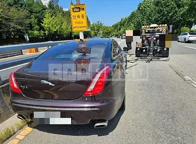 Photo 1 of 7: 2014 Jaguar XJ 3.0 — Korean insurance auction
