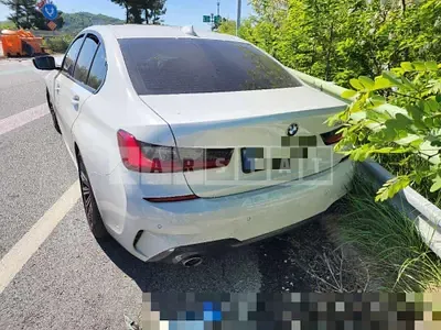 Photo 1 of 14: 2021 BMW 320i — Korean insurance auction