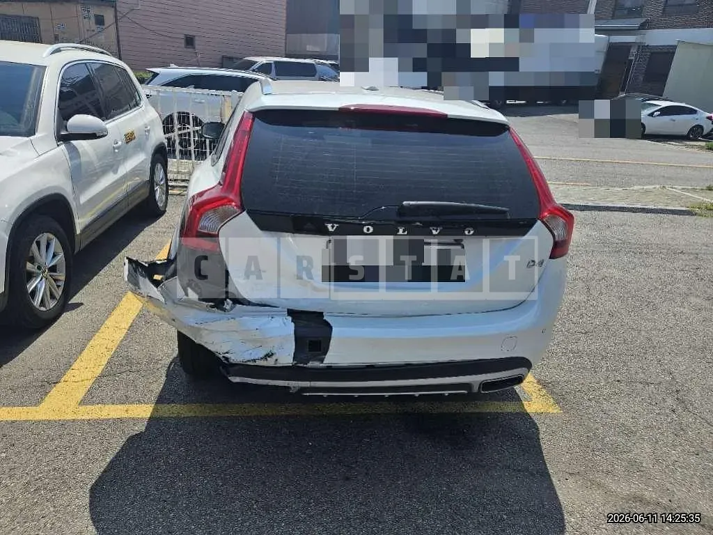 Photo 2 of 16: 2018 Volvo V60CCD4 — Korean insurance auction