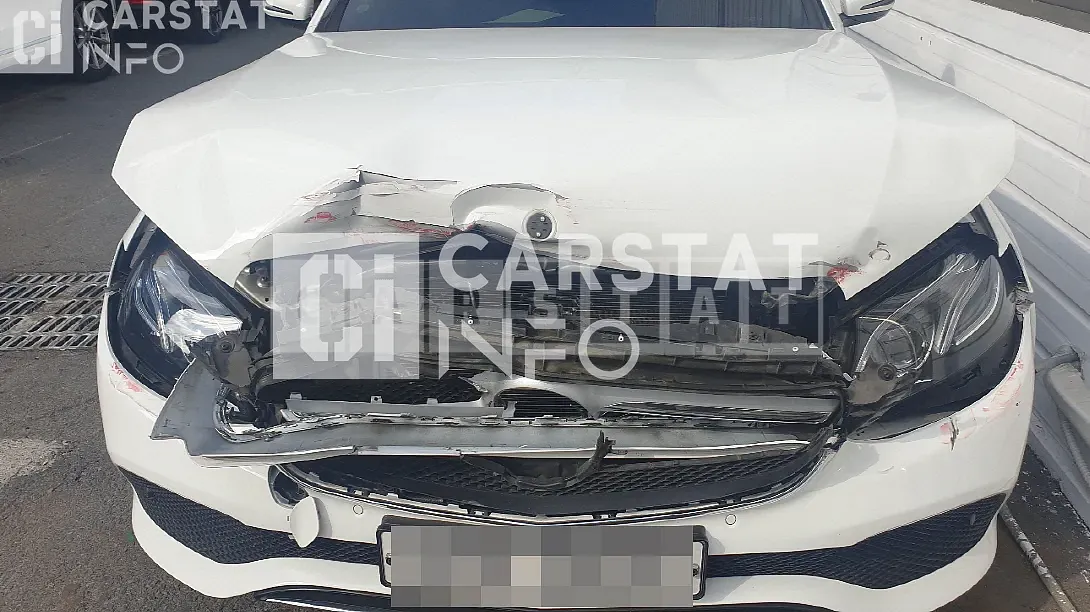 Photo 2 of 36: 2017 Mercedes-Benz E220 d, VIN WDDZF0EB1JA315441 — Korean insurance auction