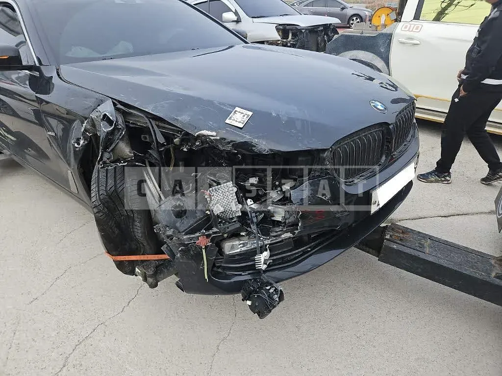 Photo 2 of 15: 2018 BMW 530i, VIN WBAJD3104JB316576 — Korean insurance auction