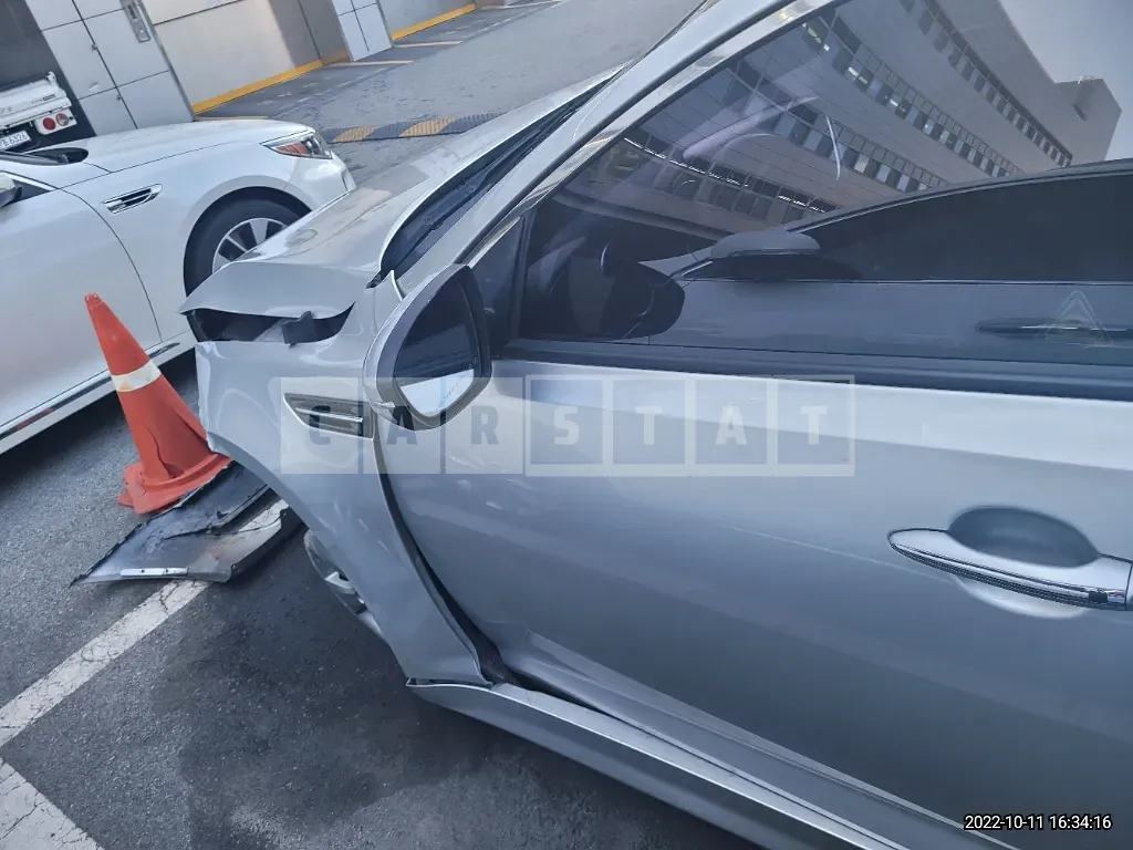 Photo 2 of 9: 2015 Kia K5, VIN KNAGN418BFA545427 — Korean insurance auction