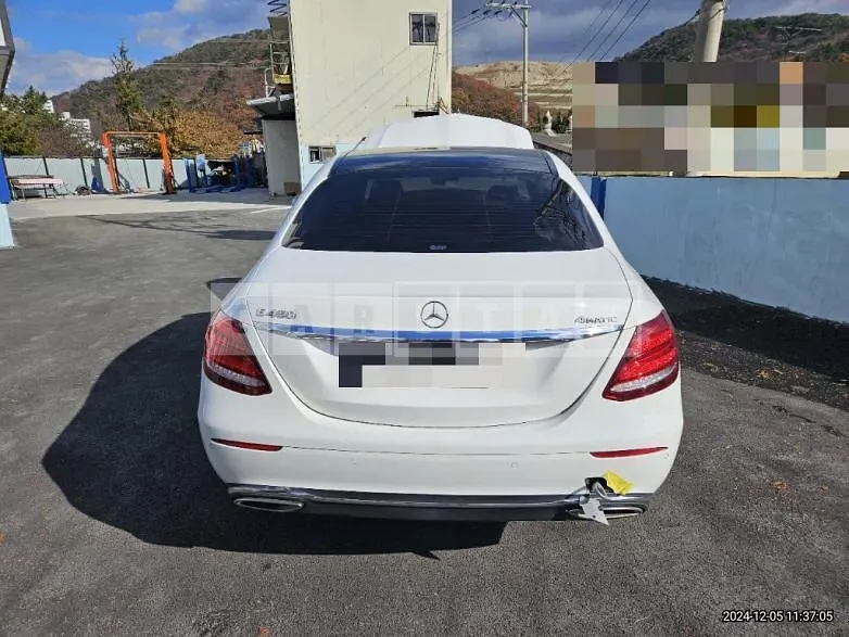 Photo 2 of 10: 2020 Mercedes-Benz E450 4Matic — Korean insurance auction
