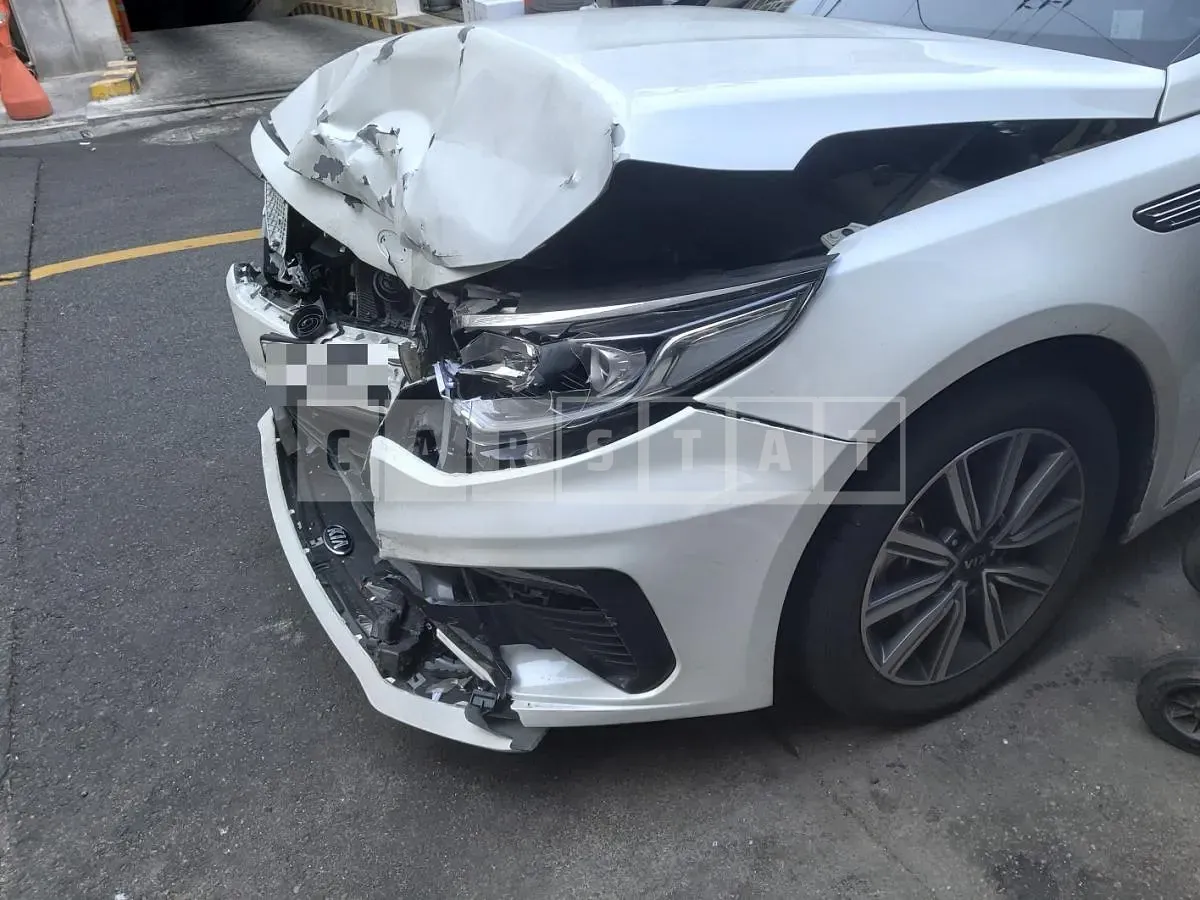 Photo 2 of 5: 2019 Kia K5 — Korean insurance auction