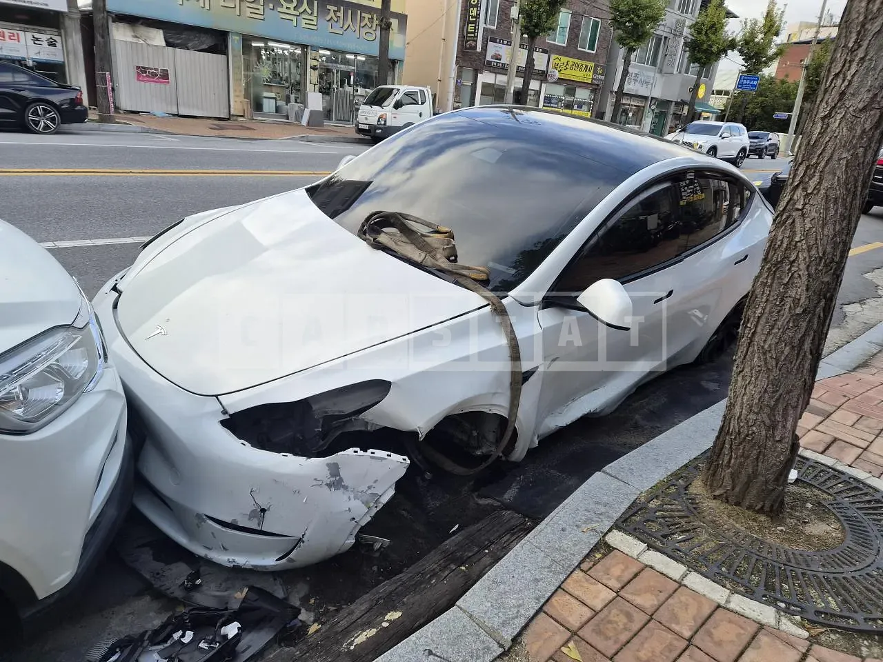 Photo 2 of 21: 2021 Tesla Model Y Long Range, VIN 5YJYGDEE5MF162837 — Korean insurance auction