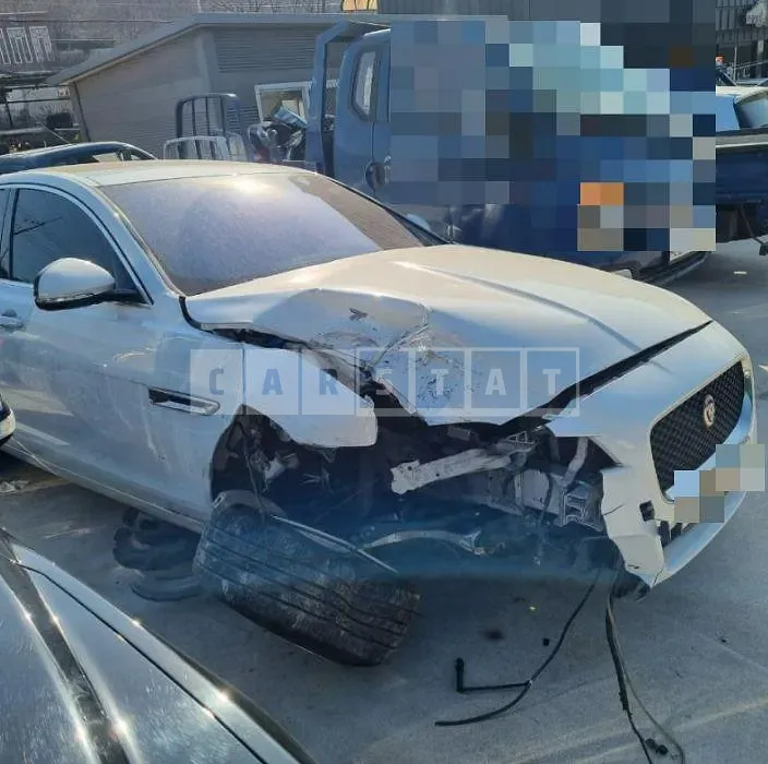 Photo 2 of 10: 2016 Jaguar XF 20d — Korean insurance auction