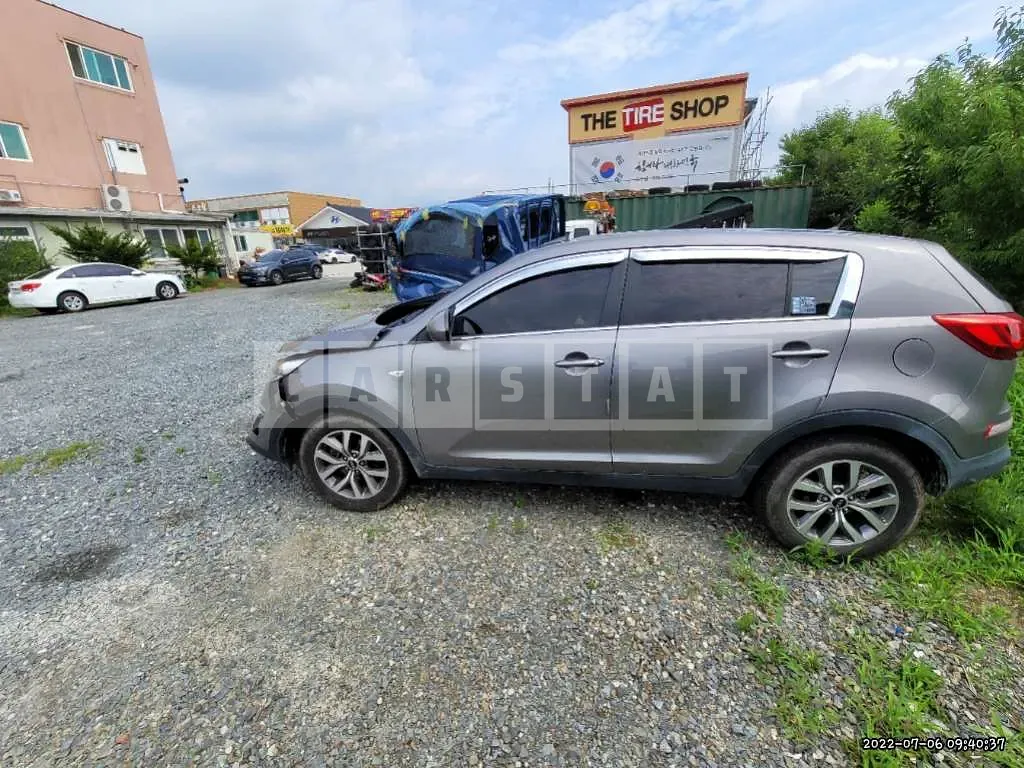 Photo 2 of 18: 2015 Kia Sportage, VIN KNAPB813BFK777943 — Korean insurance auction