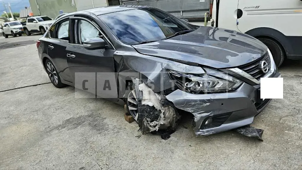 Photo 2 of 10: 2017 Nissan Altima 2.5 — Korean insurance auction