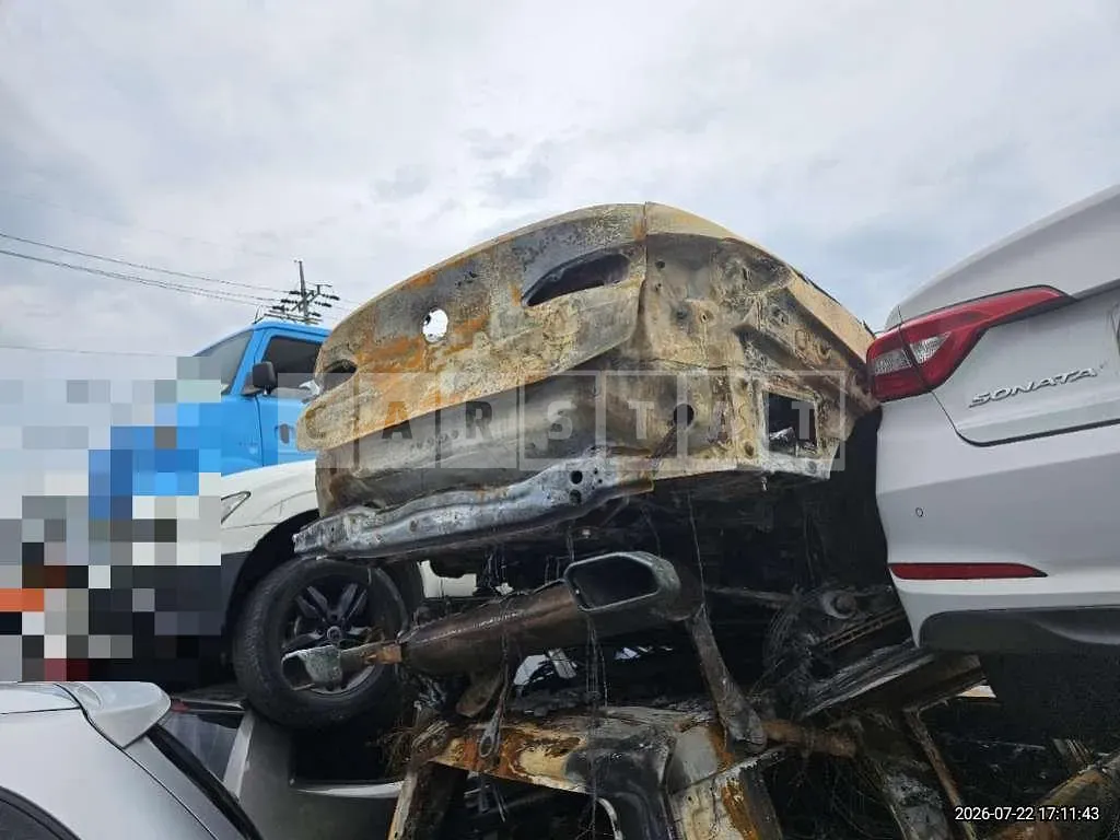 Photo 2 of 5: 2023 BMW X4 xDrive20i — Korean insurance auction
