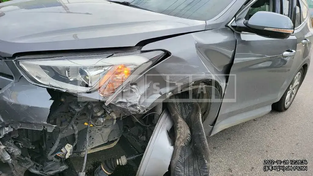Photo 2 of 10: 2015 Hyundai Santa Fe, VIN KMHSW81UBFU376858 — Korean insurance auction