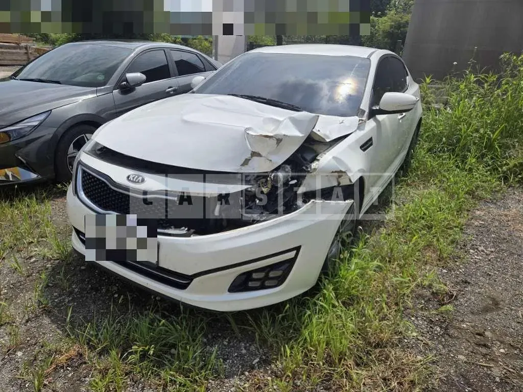 Photo 2 of 2: 2015 Kia K5 2.0 — Korean insurance auction