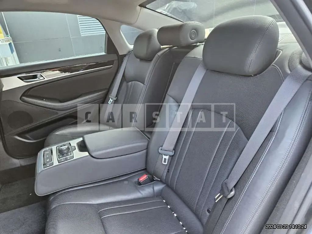 Photo 2 of 23: 2016 Hyundai Genesis G80 3.3, VIN KMHGL41DDHU186803 — Korean insurance auction