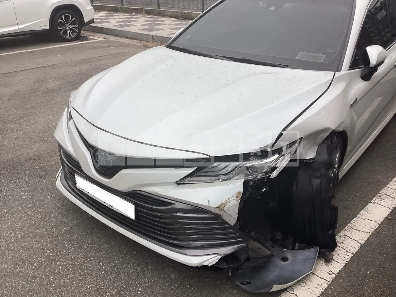 Photo 2 of 20: 2018 Toyota Camry Hybrid, VIN JTNB21HK9J3005627 — Korean insurance auction