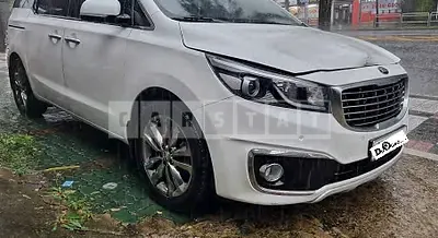 Photo 1 of 16: 2016 Kia Carnival, VIN KNAMC81ABGS160865 — Korean insurance auction