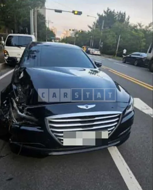 Photo 2 of 5: 2015 Genesis 3.3 — Korean insurance auction