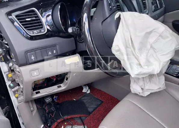 Photo 2 of 30: 2016 Kia Carnival — Korean insurance auction
