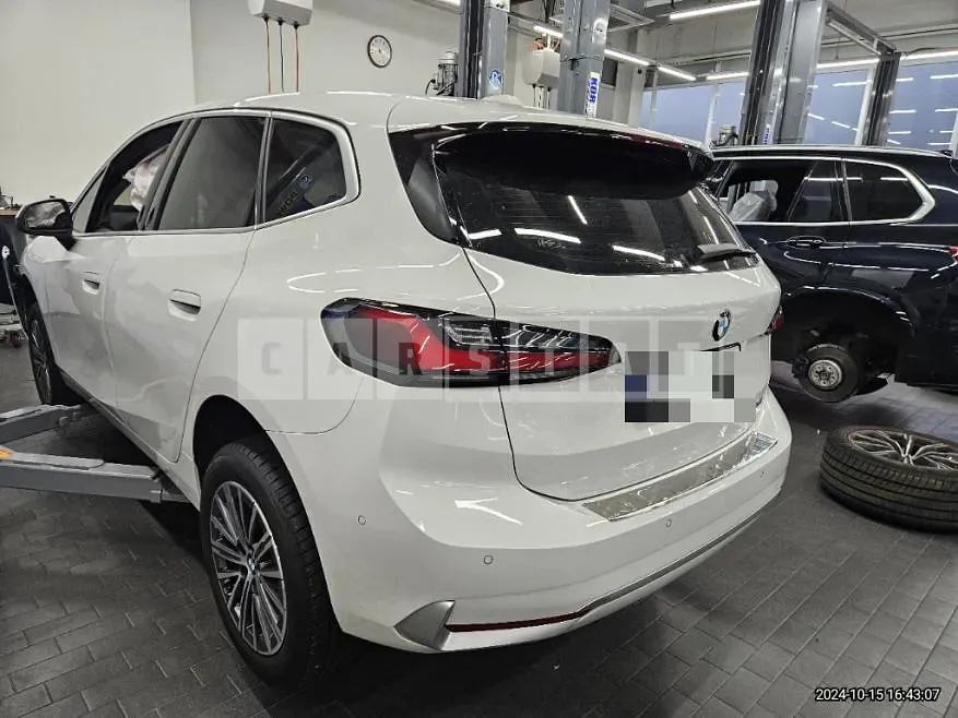Photo 2 of 13: 2023 BMW 220i Active Tourer — Korean insurance auction
