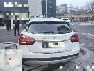 Photo 1 of 8: 2017 Mercedes-Benz GLA220 — Korean insurance auction