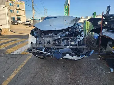 Photo 1 of 27: 2023 Kia Carnival — Korean insurance auction