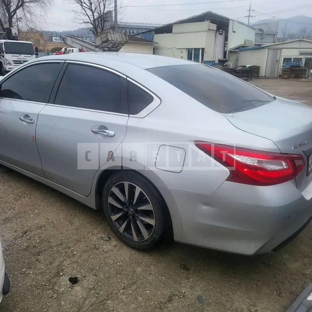 Photo 2 of 11: 2017 Nissan Altima 2.5, VIN 1N4AL3AP3HC183628 — Korean insurance auction