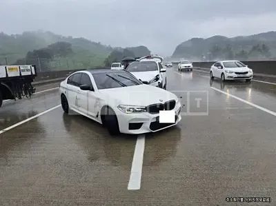 Photo 1 of 13: 2017 BMW 530i — Korean insurance auction