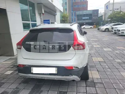 Photo 1 of 9: 2017 Volvo V40 CC, VIN YV1MZA8KDH2120793 — Korean insurance auction