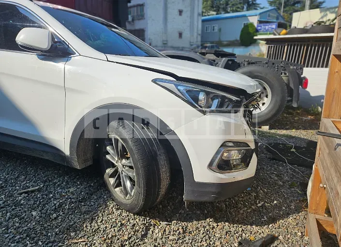Photo 2 of 9: 2018 Hyundai Santa Fe DM 2.0 (4WD), VIN KMHSW81UDJU828557 — Korean insurance auction