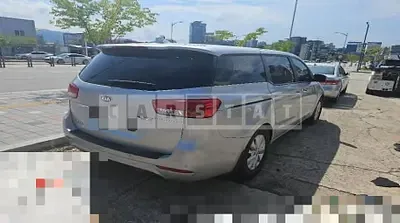 Photo 1 of 9: 2017 Kia Carnival 11-Seater — Korean insurance auction