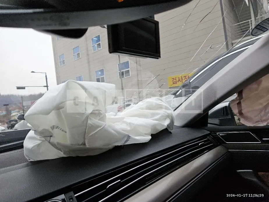 Photo 2 of 13: 2018 Volkswagen Atheon 2.0 TDI, VIN WVWZZZ3HZJE512687 — Korean insurance auction