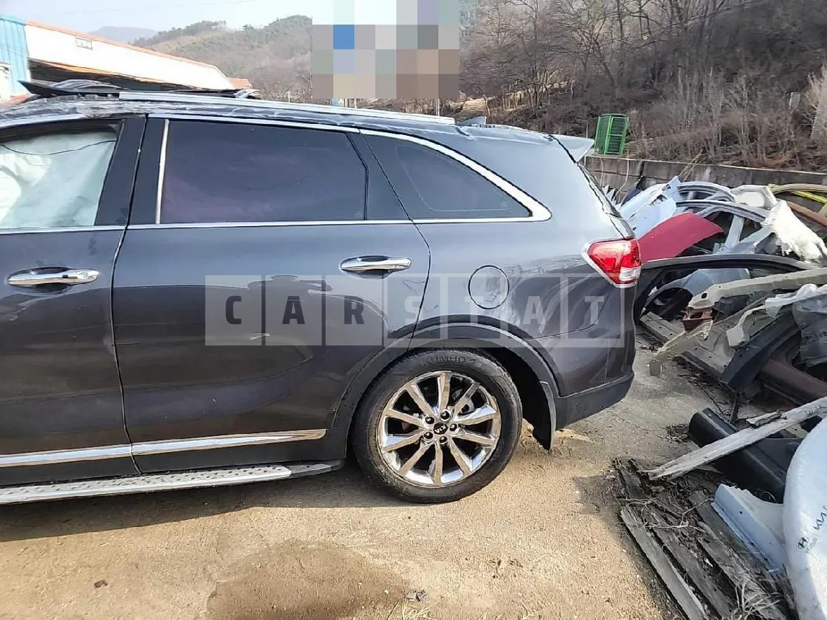Photo 2 of 12: 2016 Kia Sorento 2.2, VIN KNAPK81BBGA218970 — Korean insurance auction