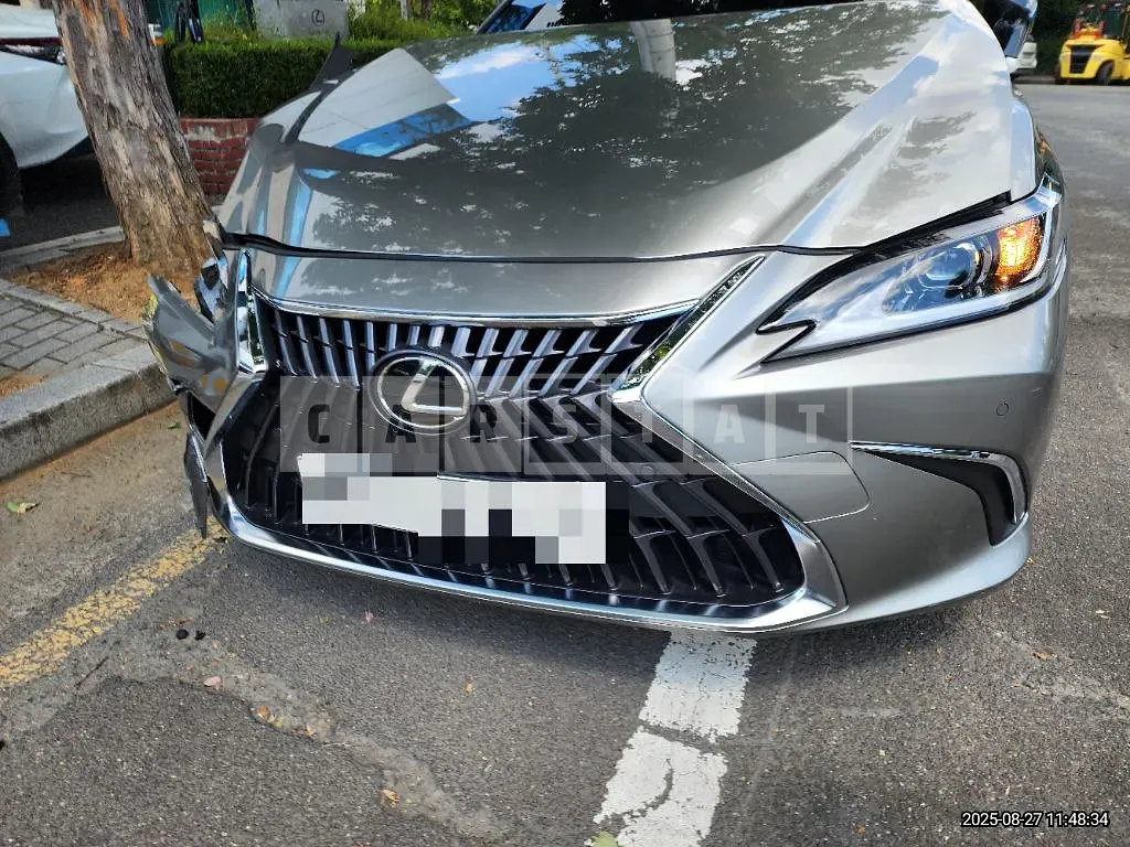 Photo 2 of 19: 2024 Lexus ES300h — Korean insurance auction