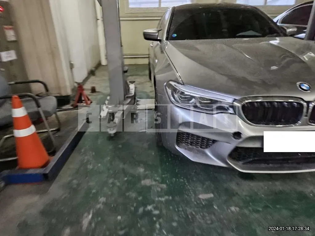 Photo 2 of 36: 2018 BMW M5, VIN WBSJF0109JG966981 — Korean insurance auction
