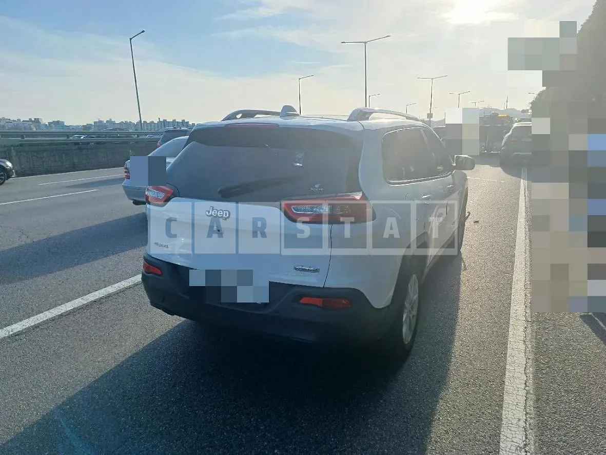 Photo 2 of 6: 2017 Jeep Zip Cherokee 2.4, VIN 1C4PJMCBXHW562559 — Korean insurance auction