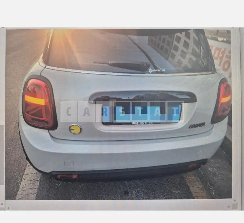 Photo 2 of 36: 2022 MINI Cooper Se — Korean insurance auction
