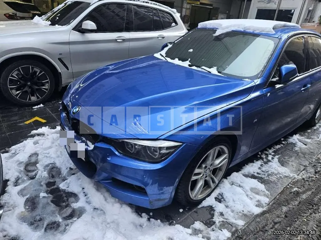 Photo 2 of 13: 2018 BMW 330i — Korean insurance auction