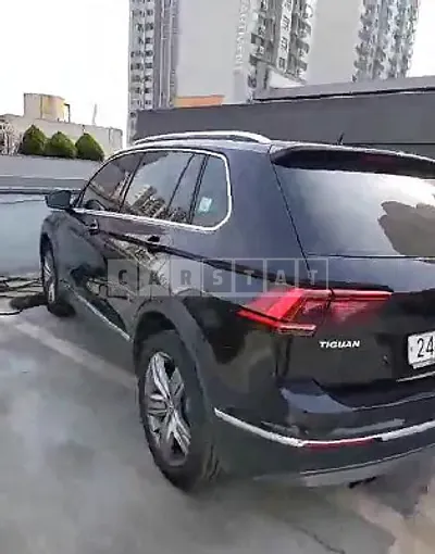 Photo 1 of 9: 2018 Volkswagen Tiguan 2.0 TDI 4MOTION, VIN WVGZZZ5NZJW967357 — Korean insurance auction