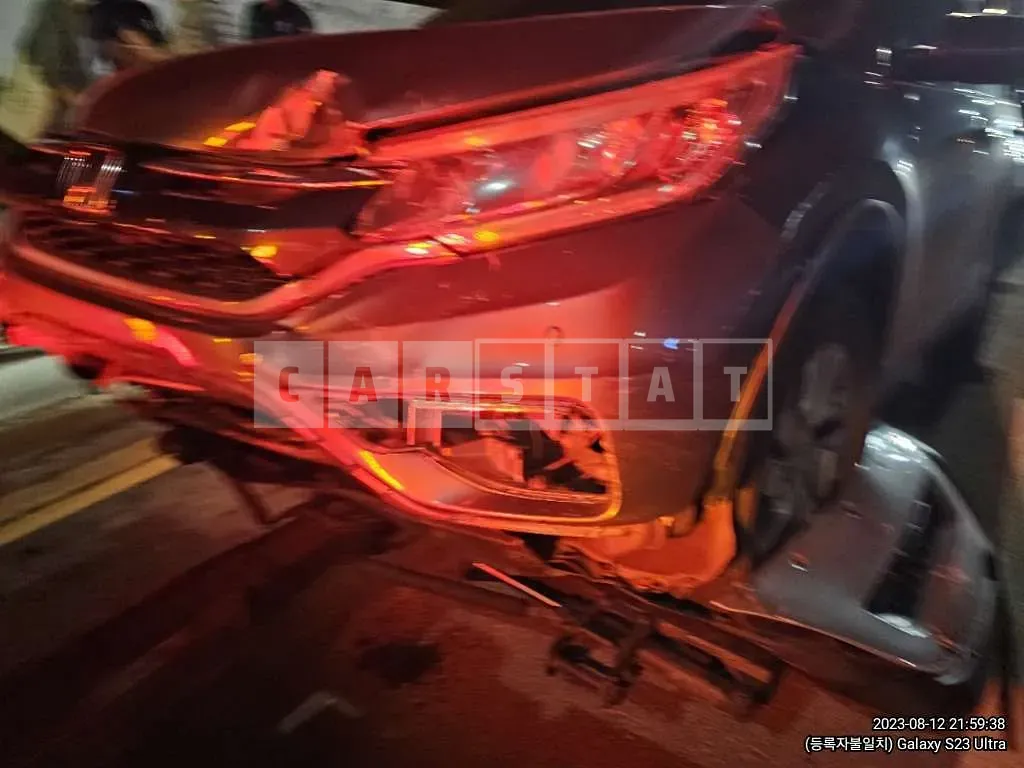 Photo 2 of 9: 2015 Honda CR-V, VIN 2HKRM4H58FH608220 — Korean insurance auction